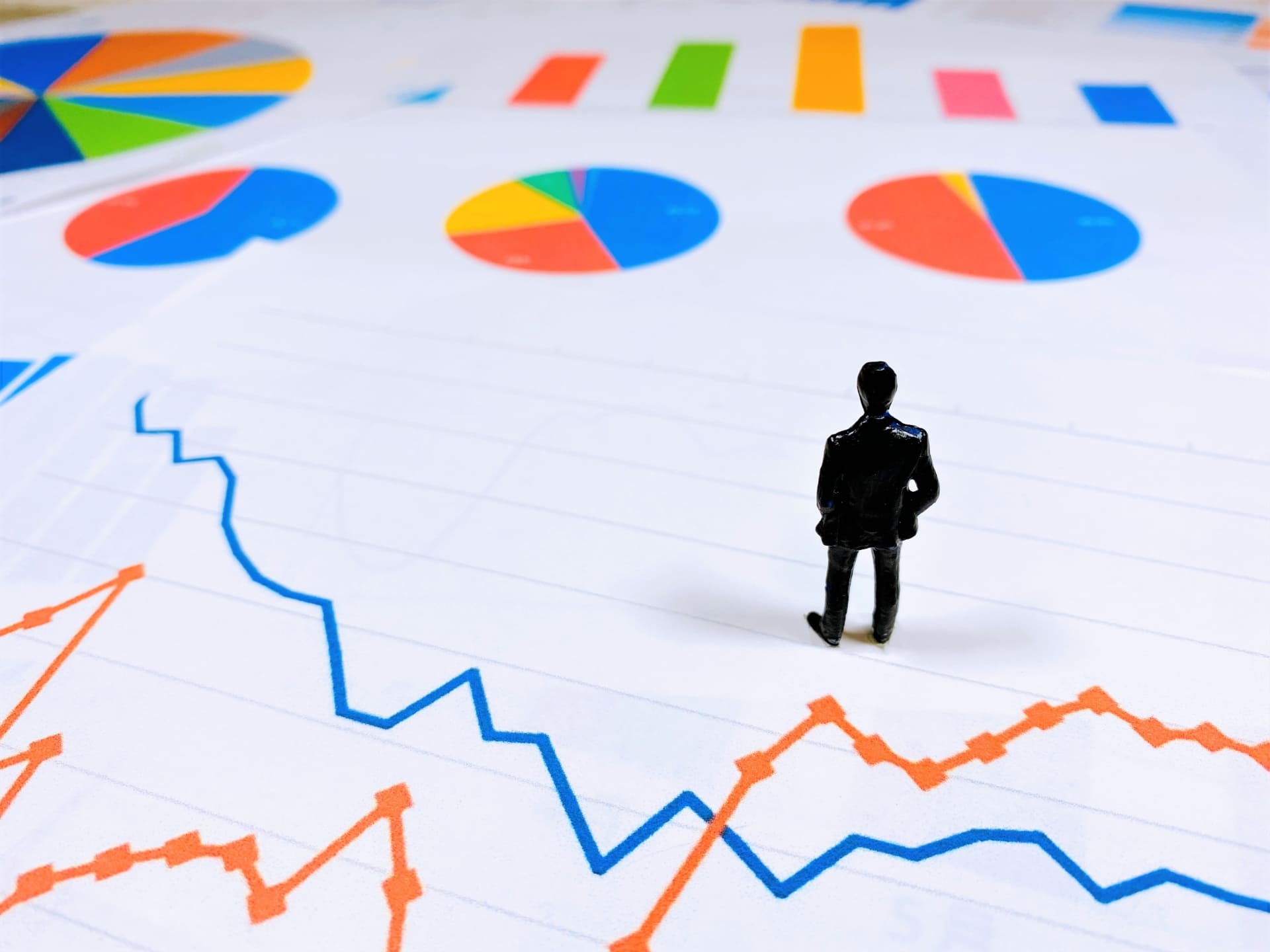 KPIとは？ビジネスでの設定・運用方法や具体例を紹介