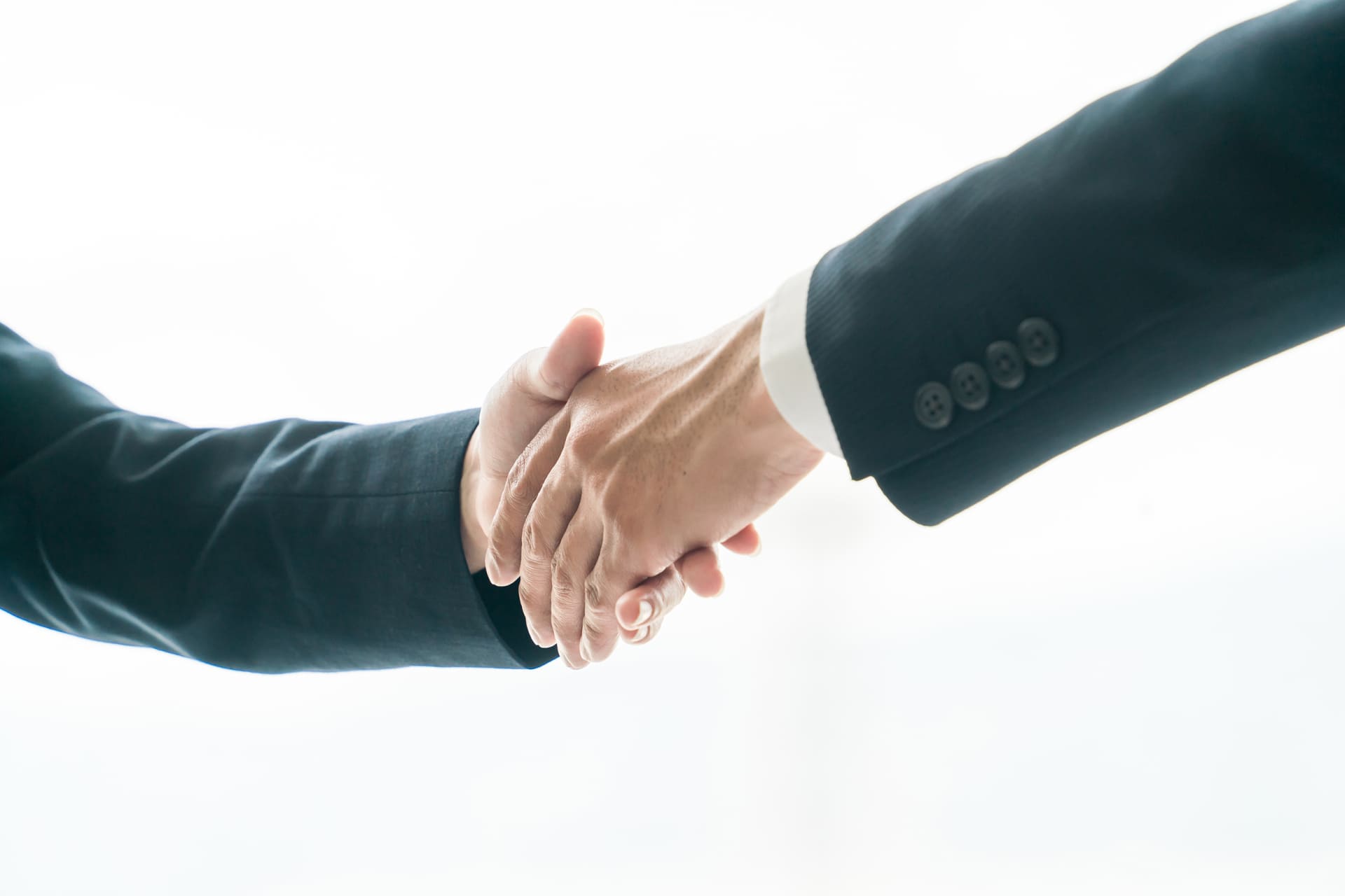 交渉力とは？ビジネスで成果を出すためのポイントやスキルアップ方法を紹介